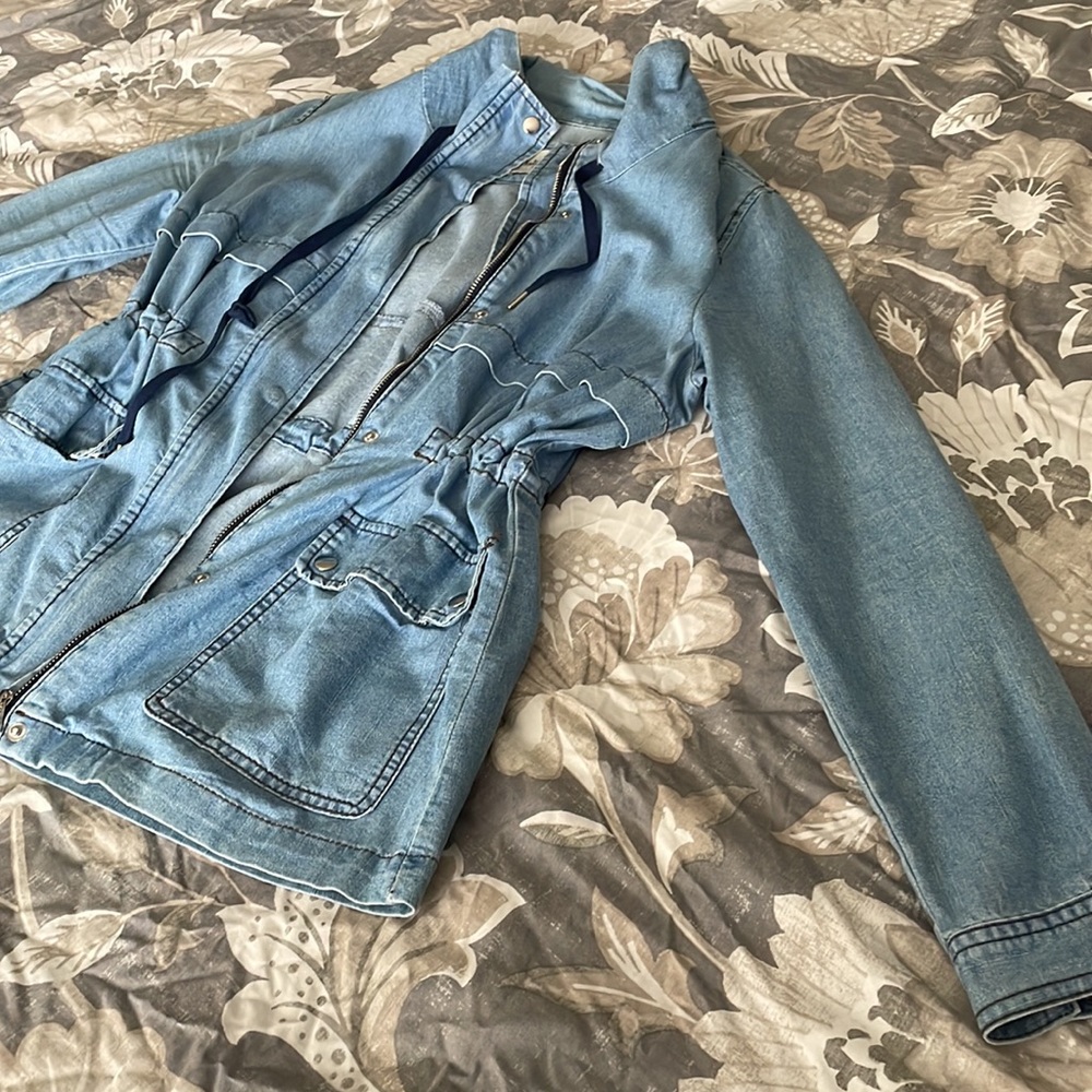 Jean jacket - Picture 2 of 9
